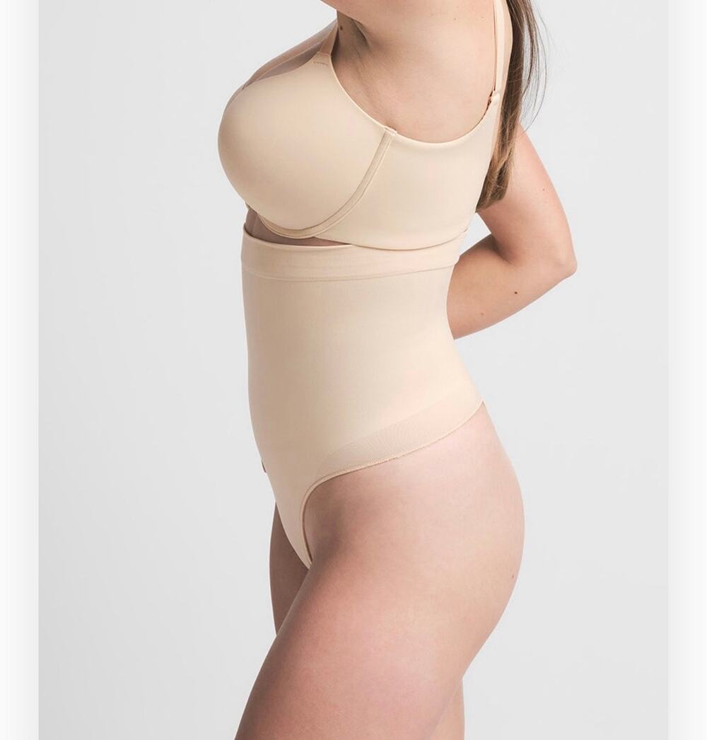 New skims seamless sculpt high waisted thong size small